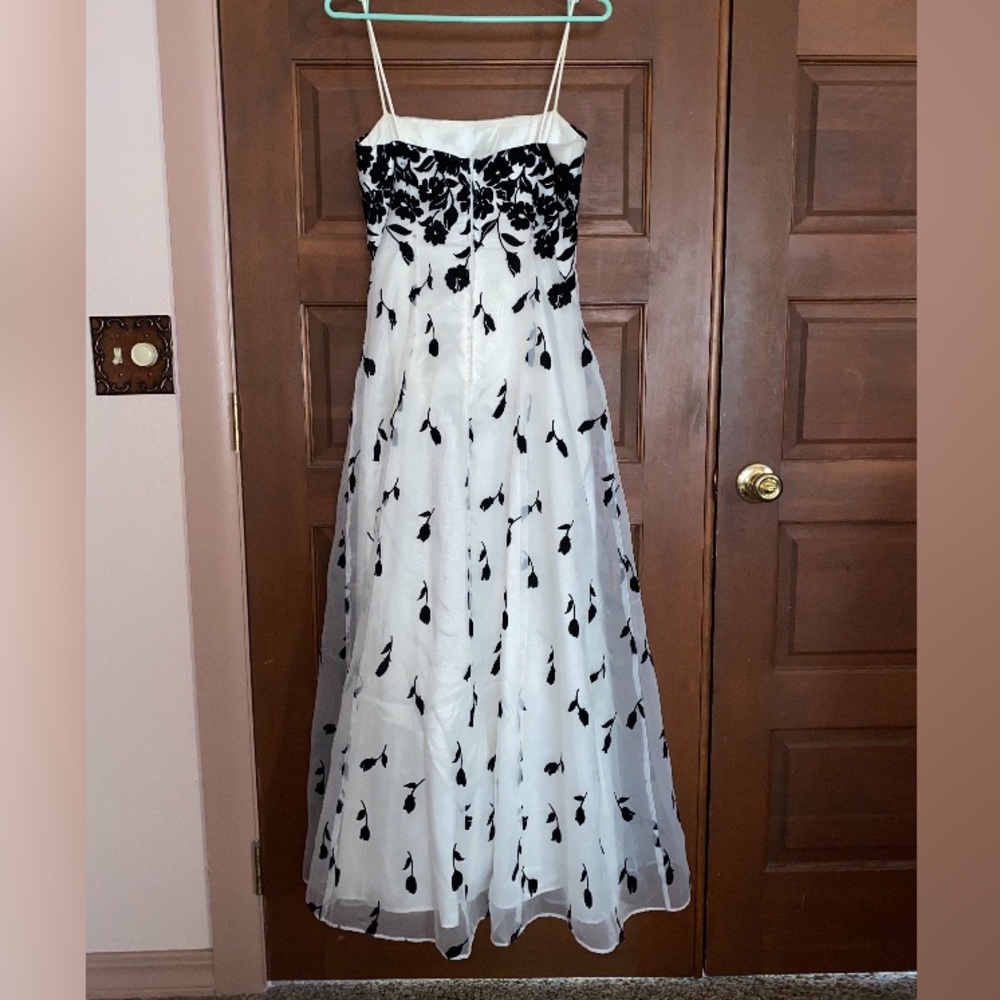 Formal Prom / Party Dress - Picture 2 of 3